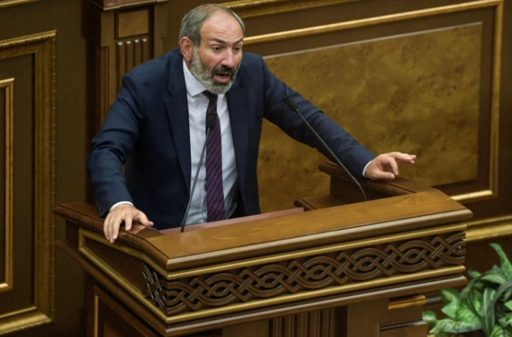 L'opposant arménien Nikol Pachinian devant le Parlement à Erevan, le 1er mai 2018