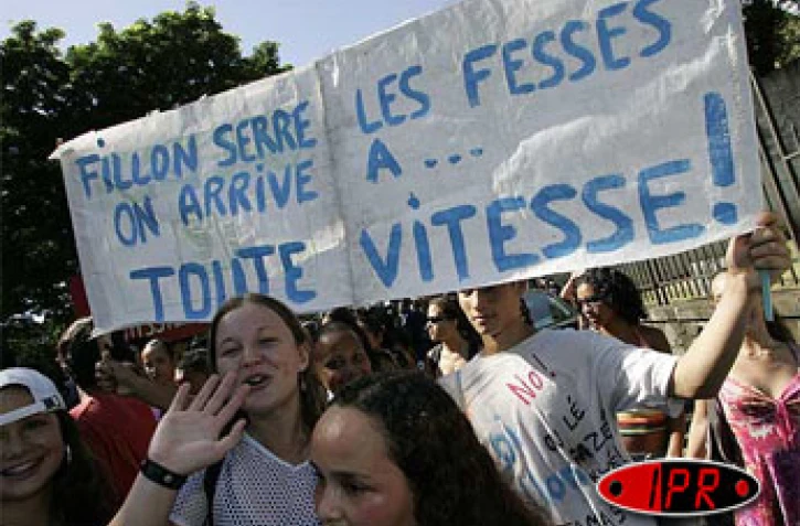 Mardi 22 février 2005 

La manifestation des lycéens a dégénéré en affrontements avec la police