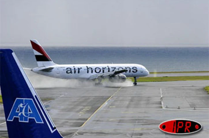 Mardi 25 octobre 2005 -

En provenance de Paris via Djibouti, le Boeing 757 d'Air Horizons s'est posé vers 7 heures 45 à l'aéroport Roland Garros