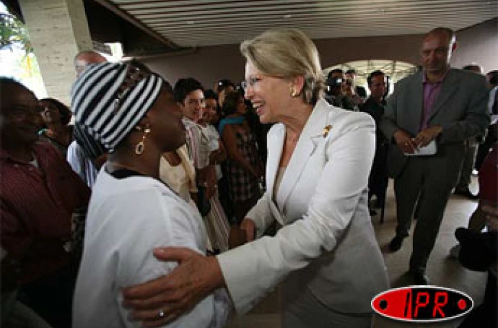 Jeudi 30 août 2007 - 

Michèle Alliot-Marie, la ministre de l'intérieur, de l'outre-mer et des collectivités territoriales en visite à La Réunion