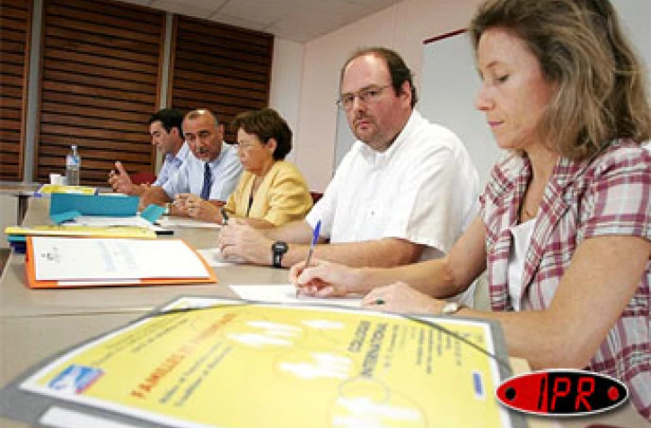 Jeudi 3 novembre 2005 -
Lors de la présentation du colloque "familles et parentalité" qui se tiendra du mercredi 16 au vendredi 18 novembre 2005
