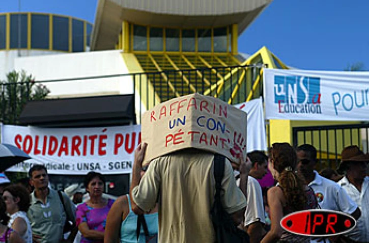 Les personnels de l'Éducation nationale ont repris leur mouvement de grève le jour de la rentrée scolaire le jeudi 15 mai 2003