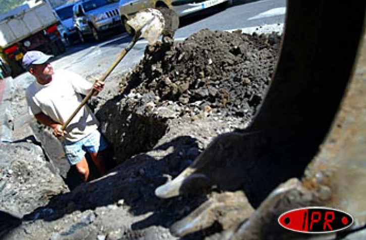 Jeudi 17 juin 2004 -

Des crédits vont être débloqués par le conseil municipal de Saint-Denis pour des travaux de réfection de voirie