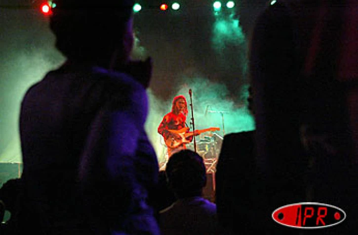 Baster a fêté ses 20 ans de carrière le vendredi 10 et le samedi 11 mai 2003 au théâtre de plein air de Saint-Gilles archicomble