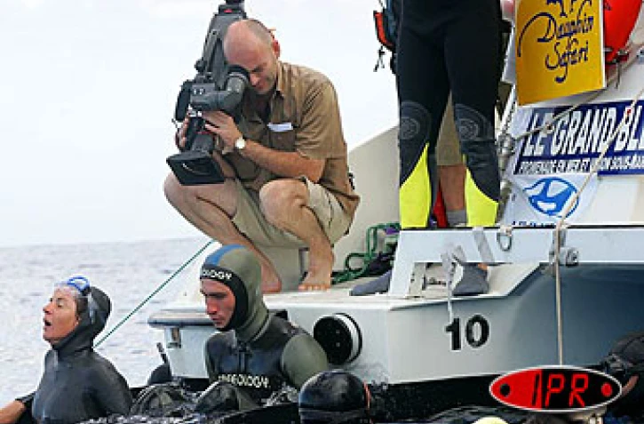 Samedi 5 juin 2004 - 
Les Français Guillaume Néry et Sophie Passalacqua ont échoué dans leur tentatve de record d'apnée