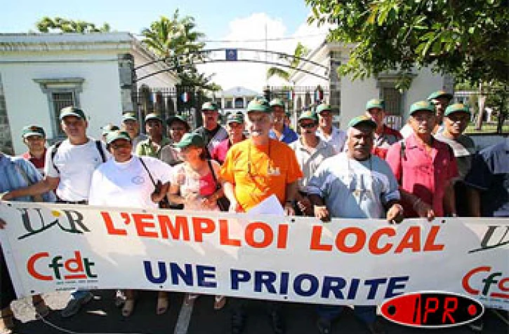 Jeudi 2 février 2006 -

Le personnel civil des armées en grève pour réclamer le recrutement de salariés locaux