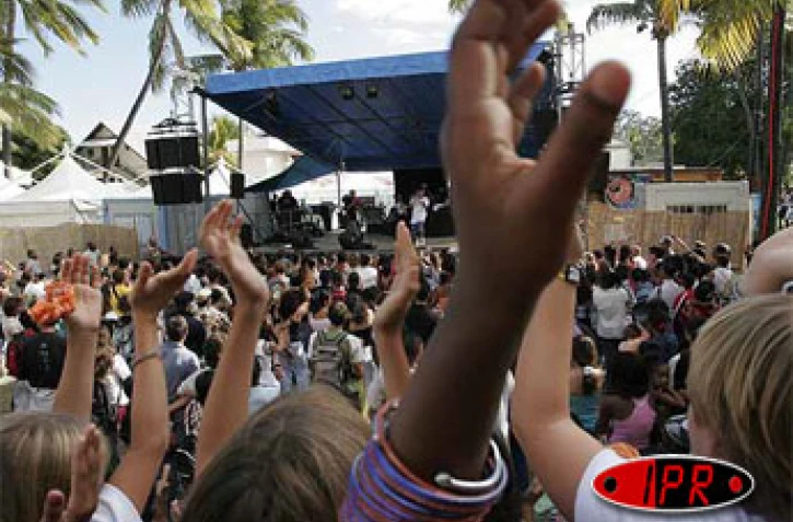 Jeudi 3 août 2006 -

Les trois coups de la 3ème édition du Sakifo musik festival résonneront ce vendredi à 14 heures
