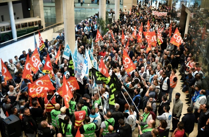 Des militants CGT au siège de la RATP à Paris le 13 septembre 2019, journée de grève contre la réforme des retraites 