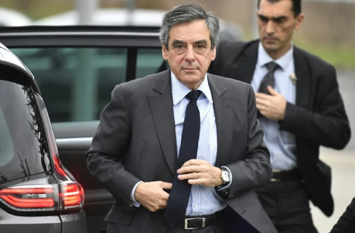 Costumes de Fillon: Chatel dénonce une "campagne de caniveau"