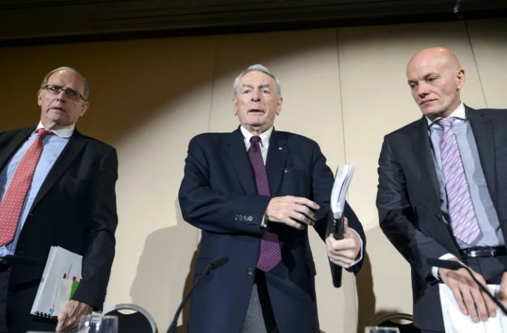 Richard McLaren, Richard W Pound, et Guenter Younger le 9 novembre 2015 à Genève