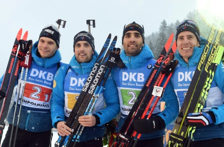 Les relayeurs français Emilien Jacquelin, Simon Desthieux, Martin Fourcade et Quentin Maillet-Fillon savoure son triomphe à Ruhpolding, le 18 janvier 2020