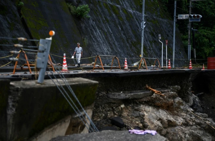 Une route endommagée par les pluies diluviennes et les inondations à Kuma (Japon), le 9 juillet 2020
