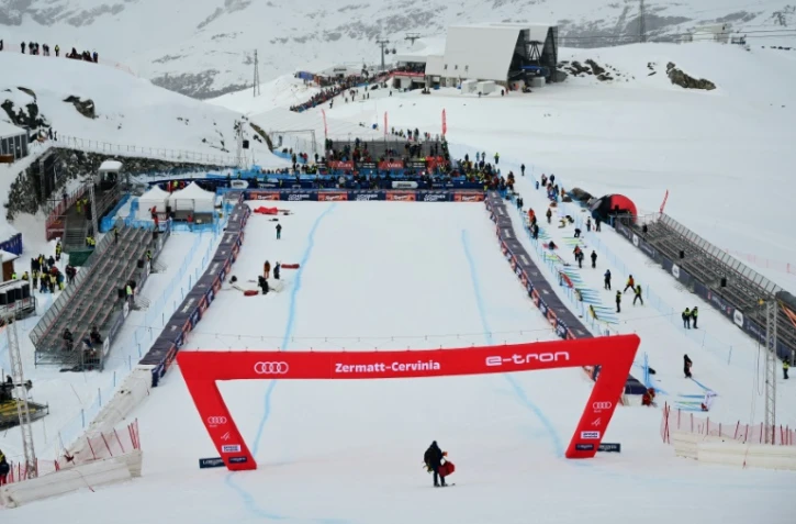 L'aire d'arrivée de la descente féminine de Zermatt-Cervinia, finalement annulée en raison de mauvaises conditions météo, le 19 novembre 2023