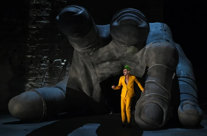 Thomas Jolly dans "Thyeste" de Sénèque, jouée dans la Cour d'honneur au Festival d'Avignon, le 5 juillet 2018