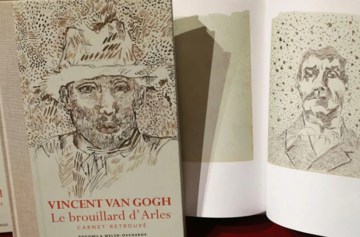 Présentation d'un carnet de dessins inédits attribués par Le Seuil à Vincent Van Gogh, le 15 novembre 2016 à Paris
