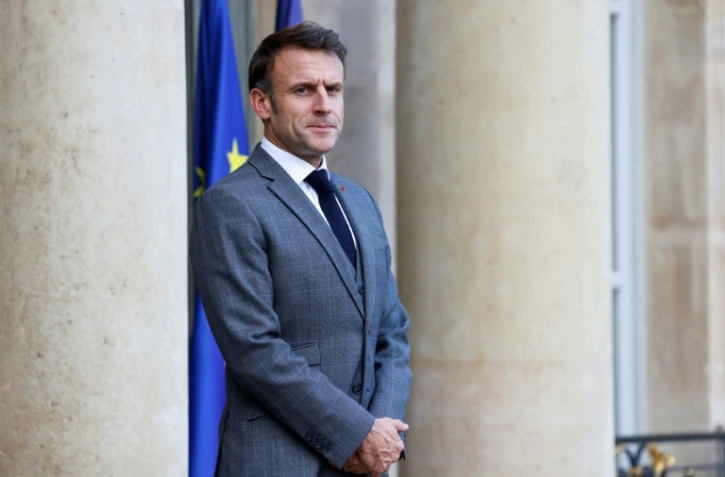 Le président Emmanuel Macron sur le perron de l'Elysée, le 9 novembre 2023 à Paris