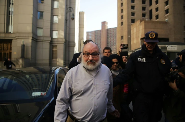 Jonathan Pollard quitte le tribunal à New York, le 20 novembre 2015