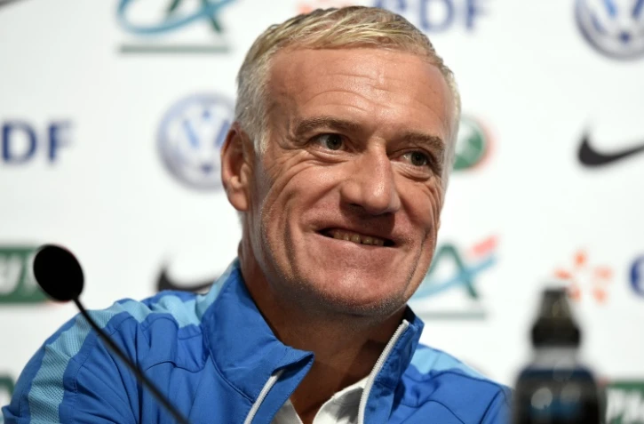 Le sélectionneur de l'équipe de France Didier Deschamps en conférence de presse au centre d'entraînement de Clairefonaine, le 9 novembre 2015