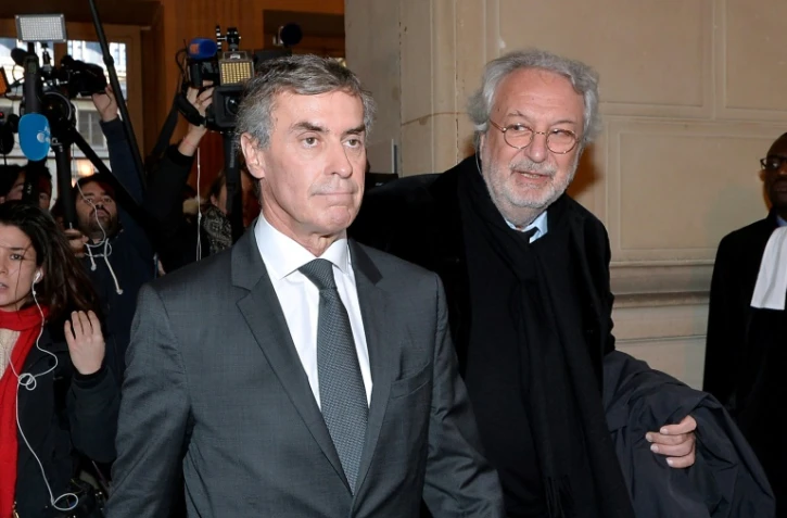 Jérôme Cahuzac et son avocat Jean-Alain Michel à la sortie du palais de justice le 10 février 2016 à Paris