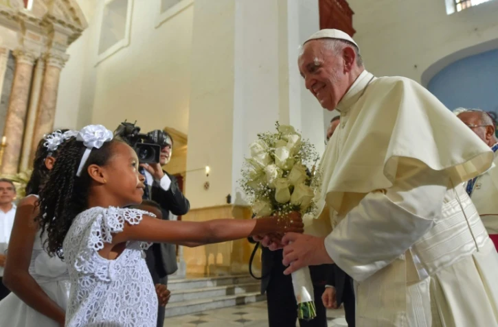 Le pape visite l'église jésuite Saint-Pierre-Claver à Carthagène le 10 septembre 2017, sur une photo fournie par l'Osservatore Romano