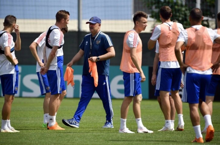 Le sélectionneur Stanislav Cherchesov dirige une séance d'entraînement de l'équipe de russie, le 29 juin 2018 à Novogorsk