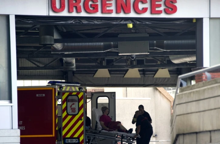 Les Hôpitaux universitaires de Strasbourg (HUS) ont diligenté une enquête administrative pour "faire la lumière" sur la prise en charge par le Samu d'une jeune femme de 22 ans, moquée au téléphone par deux opératrices des secours avant de décéder peu après