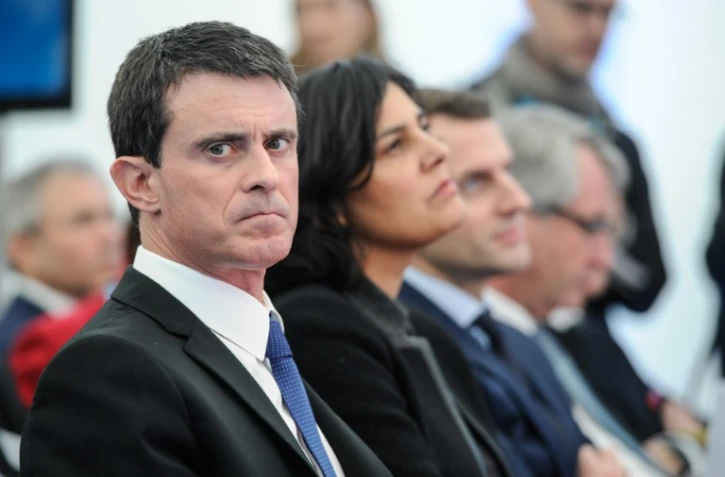 Manuel Valls, Myriam El Khomri et Emmanuel Macron lors d'une visite à l'usine Solvay le 22 février 2016 à Chalampé