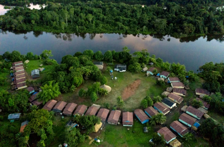 Vue aérienne du camp de la tribu indigène Laranjal sur les terres des Arara, dans l'Etat brésilien du Para, en Amazonie, le 14 mars 2019