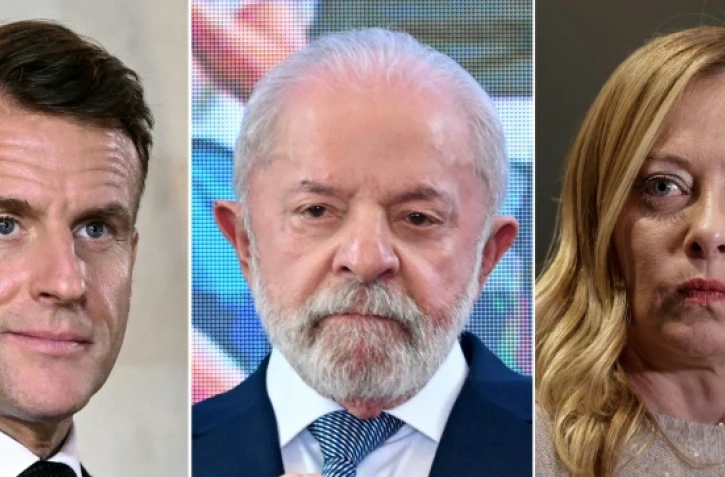 Ce montage de photos d'archives, montre le président Emmanuel Macron à Paris le 13 novembre 2025, le président Luiz Inåcio Lula da Silva à Brasilia le 5 août 2025, et la PremiÚre ministre Giorgia Meloni lors d'une conférence à Johannesburg le 23 novembre 2025