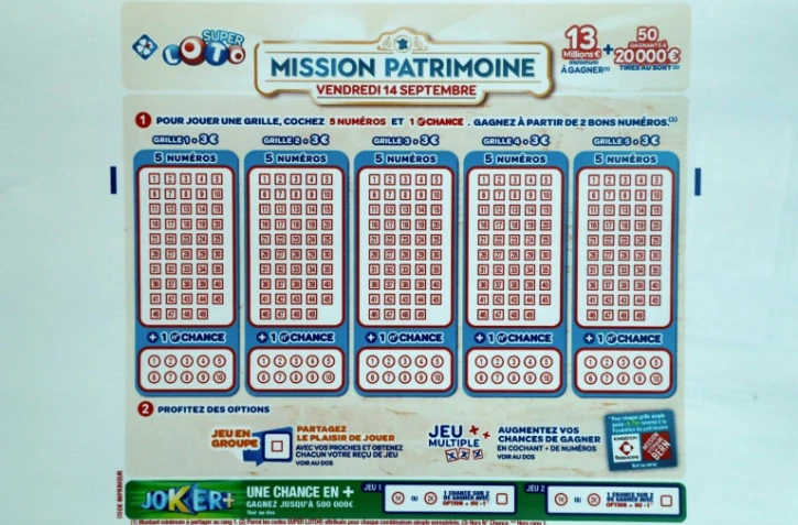 Un bulletin du Loto du Patrimoine, le 30 mai 2018 au siège de la Française des Jeux (FDJ) à Boulogne-Billancourt