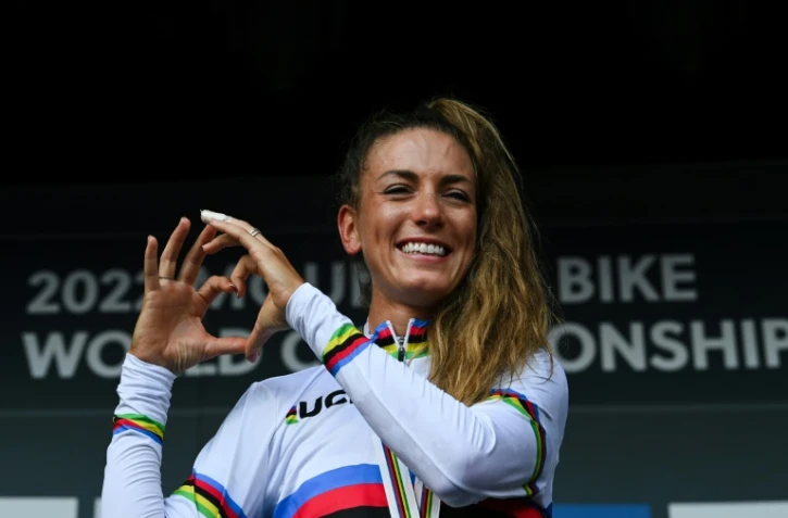 Pauline Ferrand-Prévot sacrée dans l'épreuve de cross-country des Mondiaux de VTT, disputés aux Gets, le 28 août 2022 