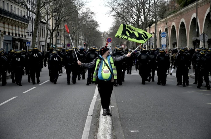 Un manifestant contre la réforme des retraites, le 11 janvier 2020 à Paris