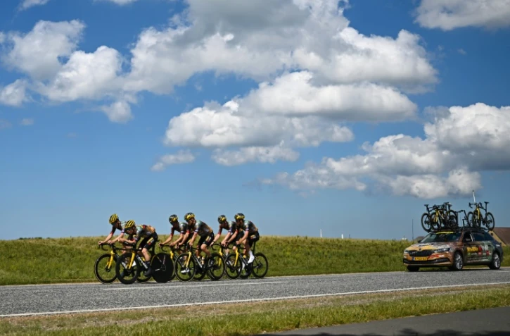 Les coureurs de l'équipe Jumbo-Visma s'entraînent à Bjerge (Danemark), le 30 juin 2022, à la veille du départ du Tour de France à Copenhague