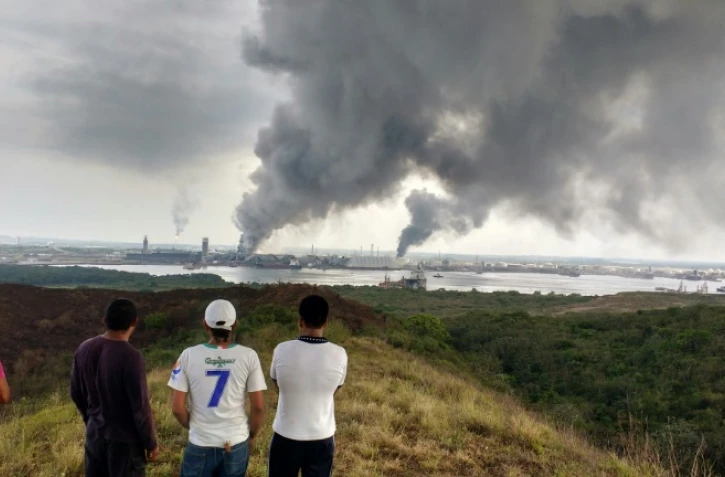 La fumée s'échappe du complexe pétrochimique de PEMEX à Coatzacoalcos, dans l'Etat de Veracruz au Mexique, le 20 avril 2016