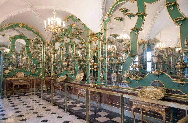 Une salle du musée dit Grünes Gewölbe ("Voûte verte"), situé dans un château de Dresde, dans l'est de l'Allemagne, où ont été volés lundi des bijoux d'une grande valeur. Photo du 9 avril 2019