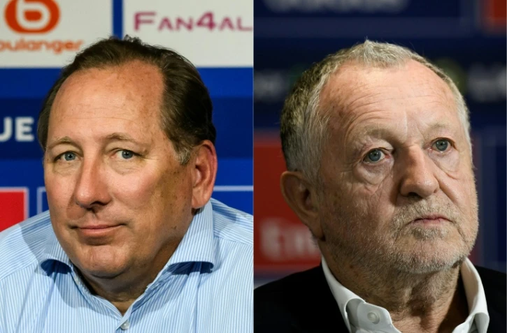 L'Américain John Textor (g) nouveau propriétaire de l'Olympique lyonnais, le 9 mai 2023 à Décines-Charpieu, et l'ancien président du club Jean-Michel Aulas, le 1er juillet 2022 à Décines-Charpieu