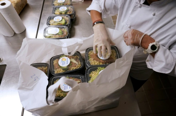 Des repas en barquettes préparés par le restaurant Le Bernardin pour les soignants, le 6 mai 2020 à New York