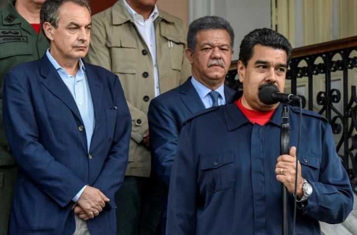 Le 21 juillet 2016 le président vénézuélien Nicolas Maduro(D) aux côtés de l'ancien chef du gouvernement espagnol Jose Luis Rodriguez Zapatero (G) à Caracas