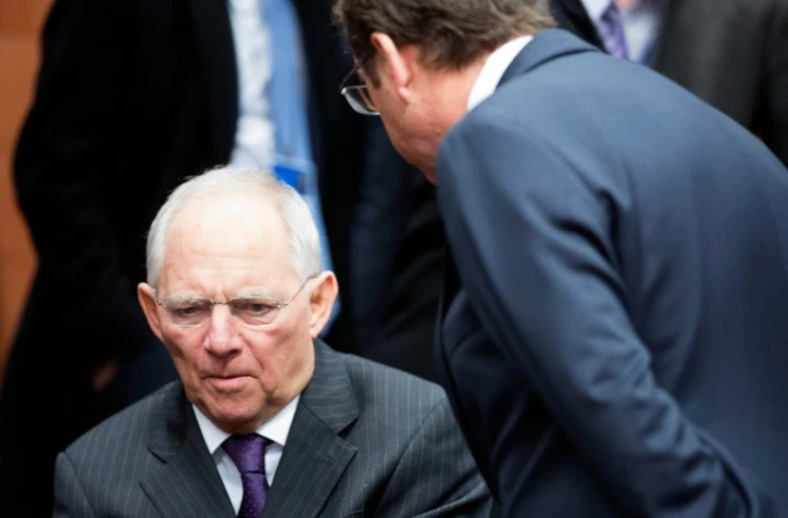 Le ministre allemand des Finances, Wolfgang Schäuble (G), avant une réunion de l'Eurogroup le 11 février 2016 à Bruxelles