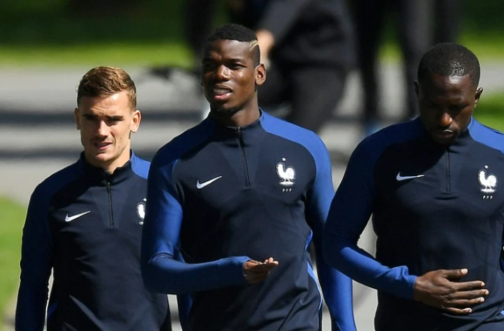 Antoine Griezmann (g), Paul Pogba (c) et Moussa Sissoko (d), à Clairefontaine, le 2 juillet 2016