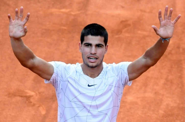 L'Espagnol Carlos Alcaraz vainqueur de son compatriote Rafael Nadal en quart de finale du tournoi de Madrid, le 6 mai 2022