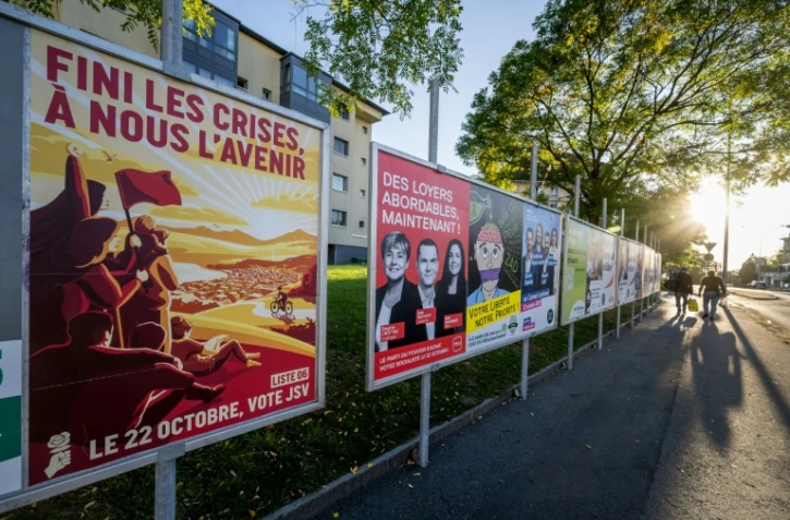 Des affiches électorales avant les élections législatives, le 13 octobre 2023 à Lausanne, en Suisse