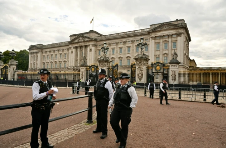 Des policiers devant Buckingham Palace, en septembre 2022