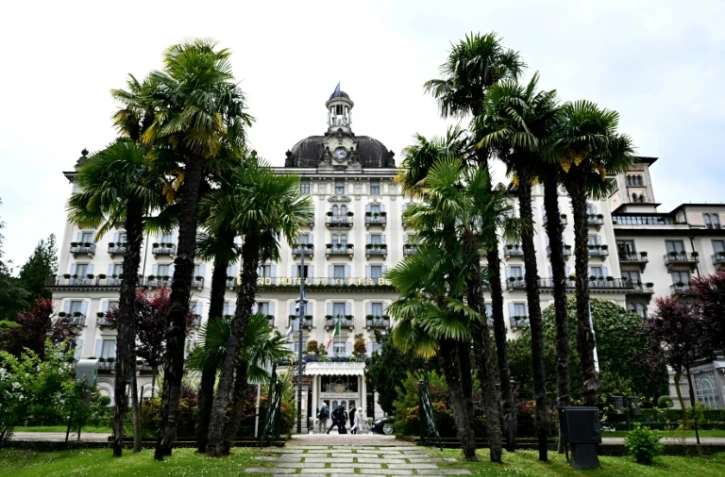 Façade du Grand Hôtel des Iles Borromées à Stresa, en Italie, le 23 mai 2024, où doivent se tenir les réunions du G7 Finances