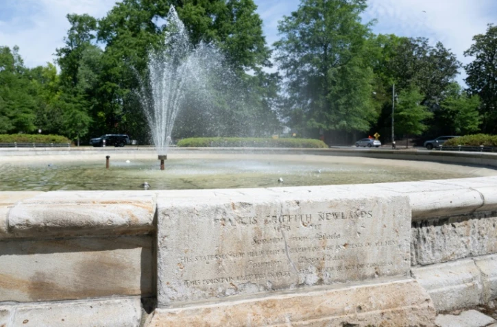 La fontaine honorant Francis Newlands à Chevy Chase Circle, près de Washington, le 13 mai 2026