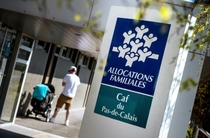 Priver des parents étrangers d'allocations pour leurs enfants venus en France en dehors de la procédure de regroupement familial n'est pas discriminatoire, a tranché la Cour européenne des droits de l'Homme