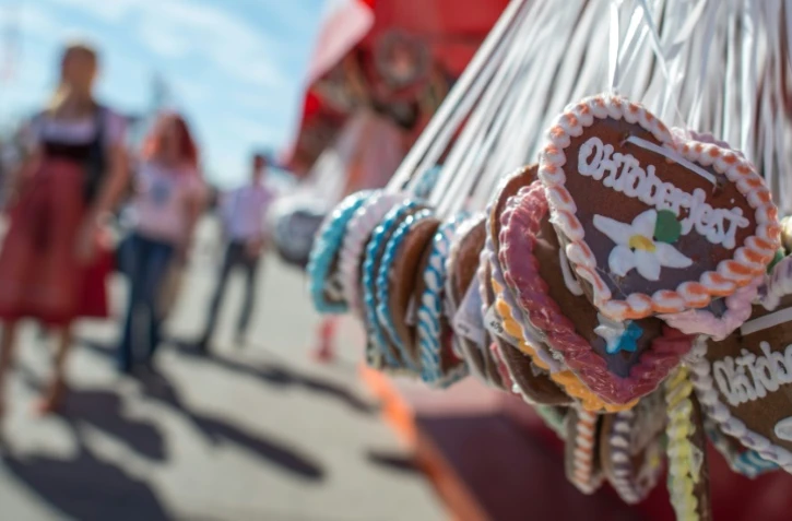 Des coeurs en pain d'épice sur le site de la fête de la bière de Munich, le 17 septembre 2015
