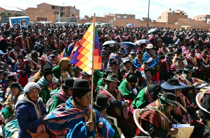 Rassemblement de dirigeants des "Ponchos Rouges", une organisation paysanne et indigène, pour discuter de la suite du mouvement de protestation, le 18 juin 2026 à Tilata, dans le département de La Paz, en Bolivie 