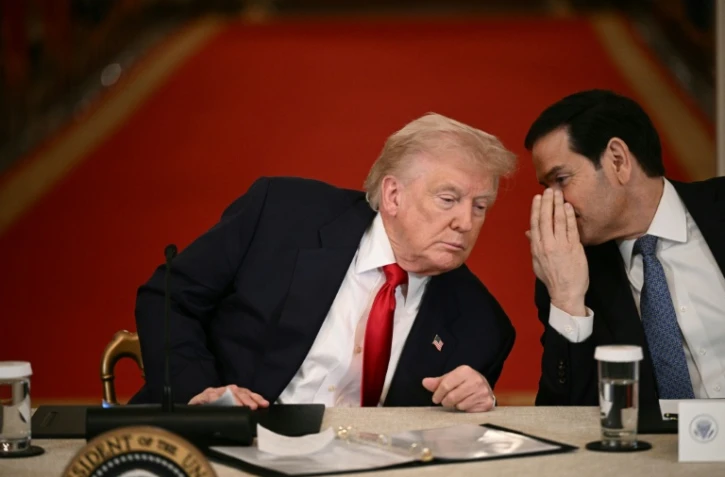 Le président américain Donald Trump (G) et le chef de la diplomatie américaine Marco Rubio Marco Rubio, le 6 mars 2026 à Washington 