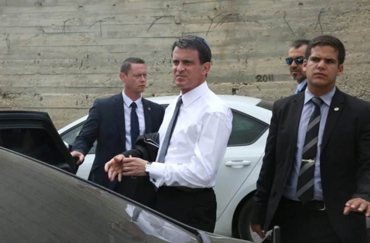 Manuel Valls après une visite au cimetière  Givat Shaul le 23 mai 2016 à Jérusalem 